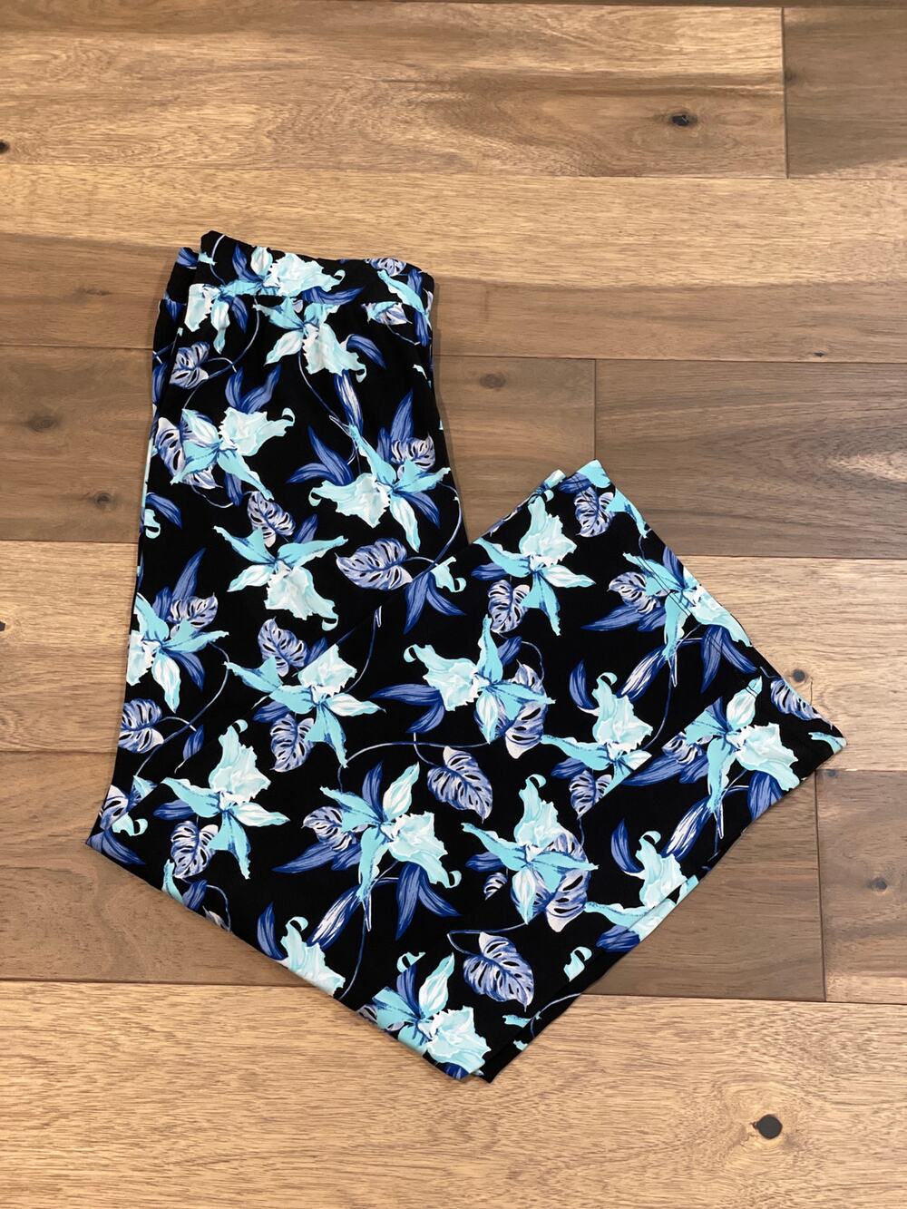 Chico’s Wide Leg Floral Pants Size L Multicolor Lightweight